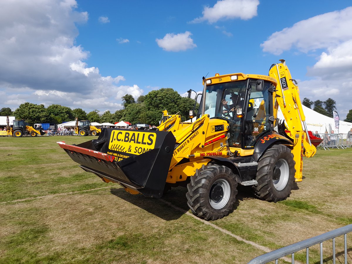 CLAMidlands's tweet photo. Our Membership Relations Manager attended @ashbourneshow at the weekend and was delighted to see CLA members @JCBallsSons Dancing Diggers #dancingdiggers #clamidlands #summershows https://t.co/evqbmnqozu