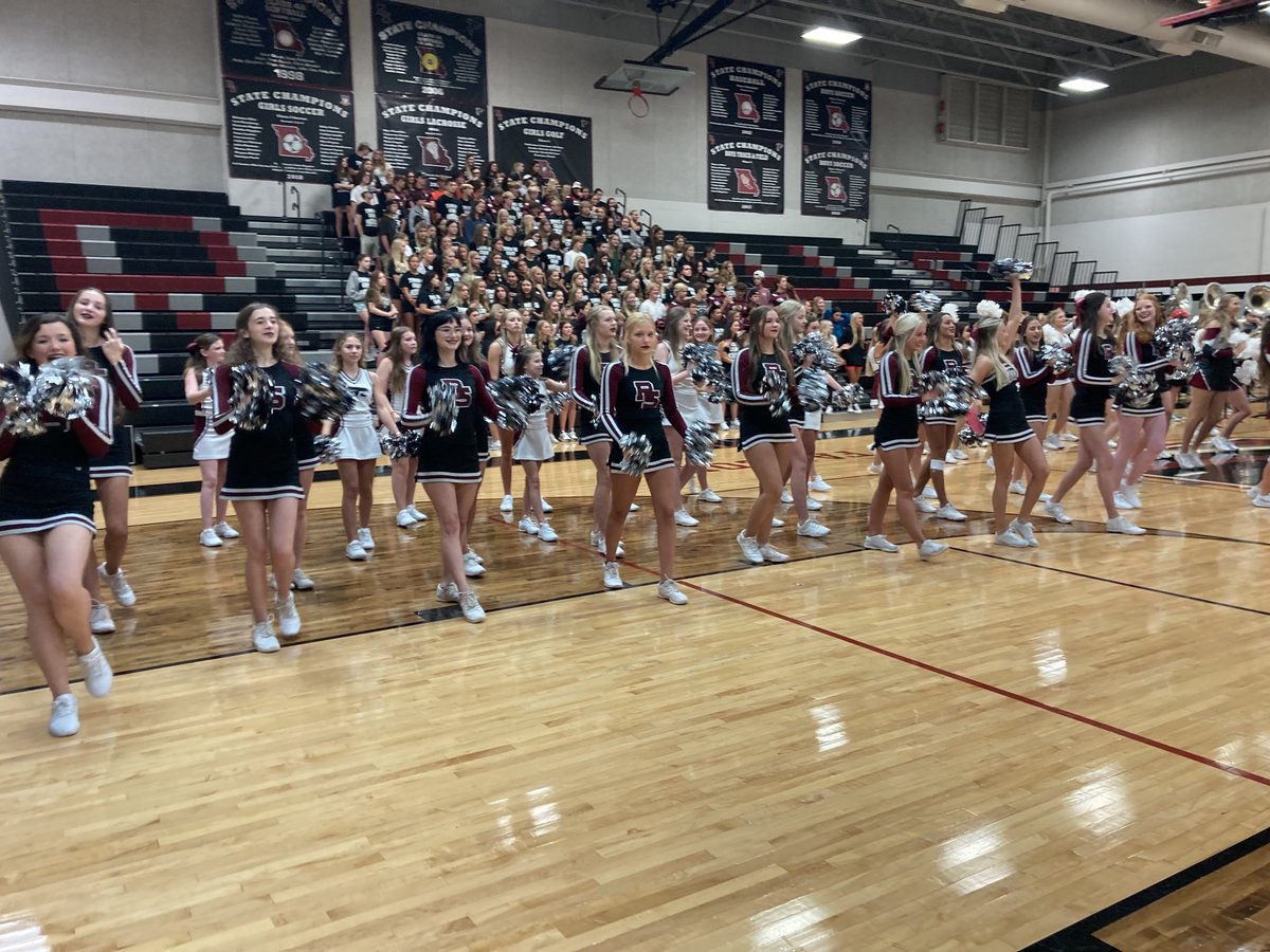 Rockwood Summit showing that great school spirit this morning on KMOV-TV. Thx to all our kids for showing up at 6am. Happy Friday and Go Falcons!