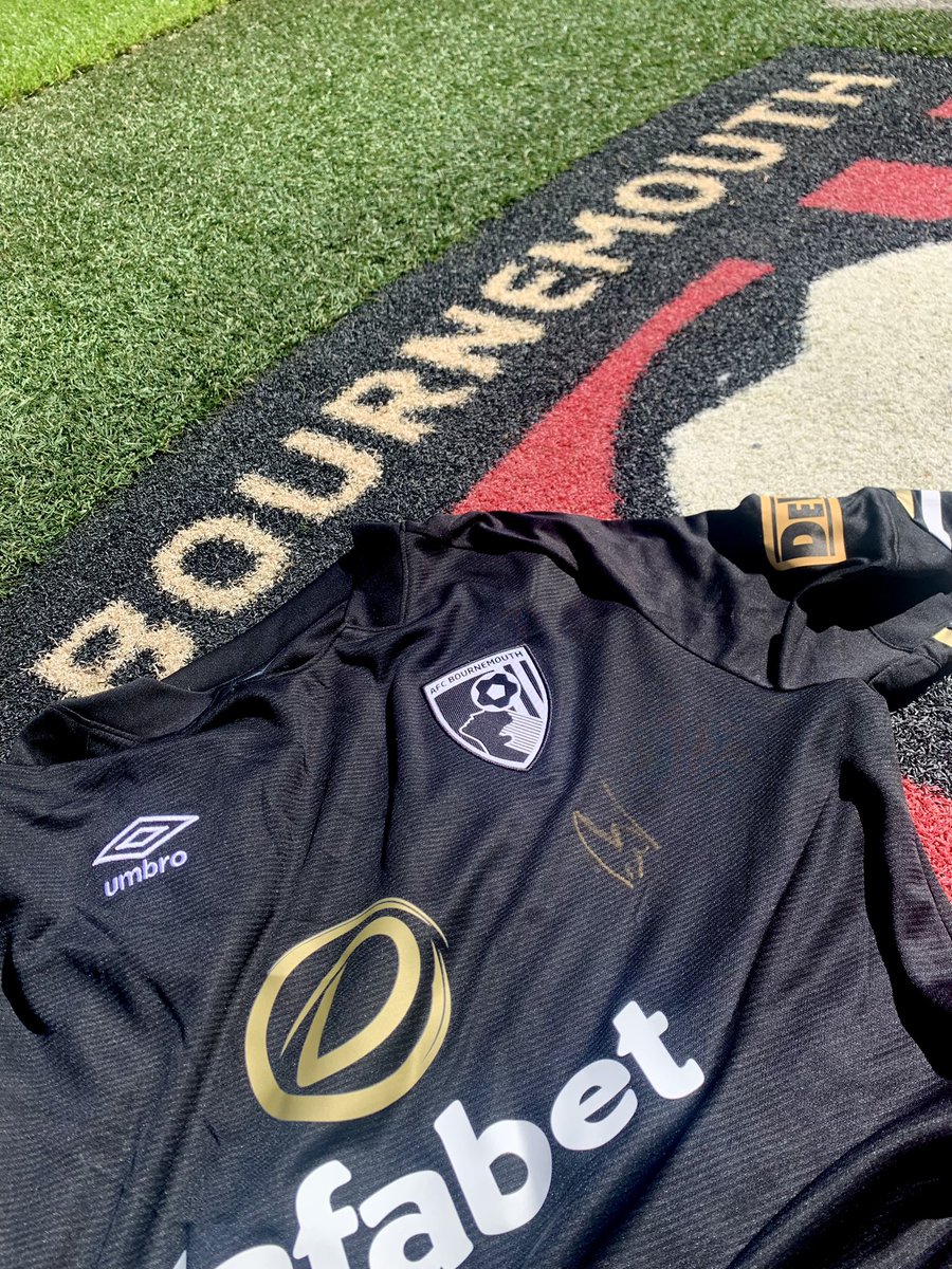 afcb_superstore's tweet image. In our black strip on Saturday ❤️ 

We’ve got a shirt signed by Philip Billing to celebrate our third kit’s first outing 💫 

Just retweet this tweet by kick-off tomorrow and make sure you follow us 🎁