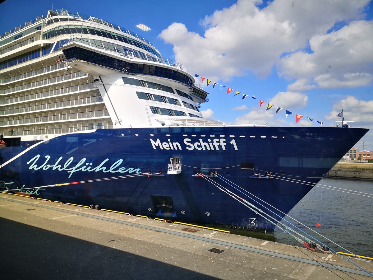 TUIPolitics's tweet photo. 🙏 Herzlichen Dank an unsere Gäste aus dem Bundestag und der Hamburgischen Bürgerschaft für den gestrigen Besuch der Mein Schiff 1 🚢 https://t.co/mhlbUKx0vq