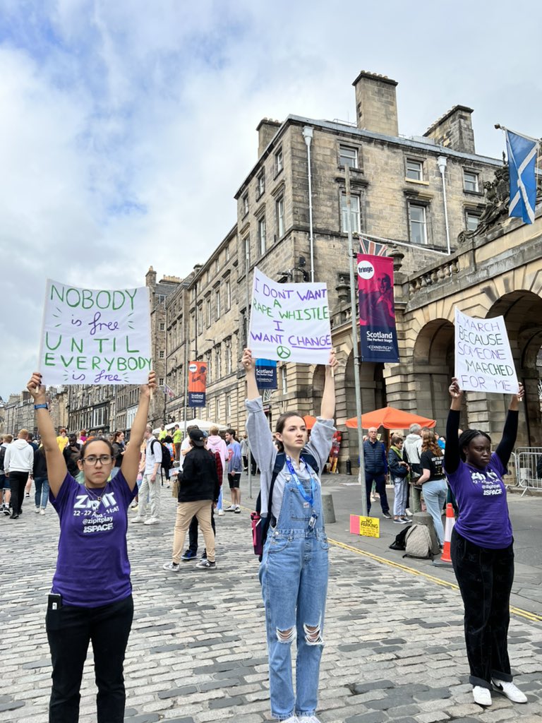 dianavarco's tweet photo. Thank you @zipitplay for raising awareness on the #royalmile 

“⭐️⭐️⭐️⭐️1/2” At The Theatre

Go see #zipitplay today until 27 Aug at 14:45 at The Space @theSpaceUK Niddry St #edfringe 

https://t.co/9rH9qUgREQ 

#EdFringe2022 #femifringe #supportsurvivors #edinburgh https://t.co/tDsLlM3n0z