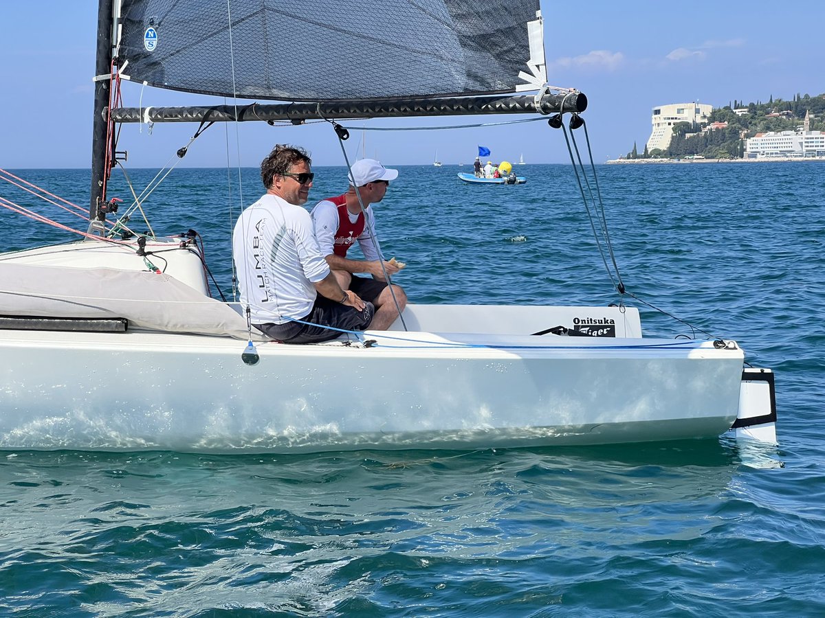 Results after first race today:
1. Forca 
2. Blue Sardina II (pictured here) 
3. First 18SE Demo boat