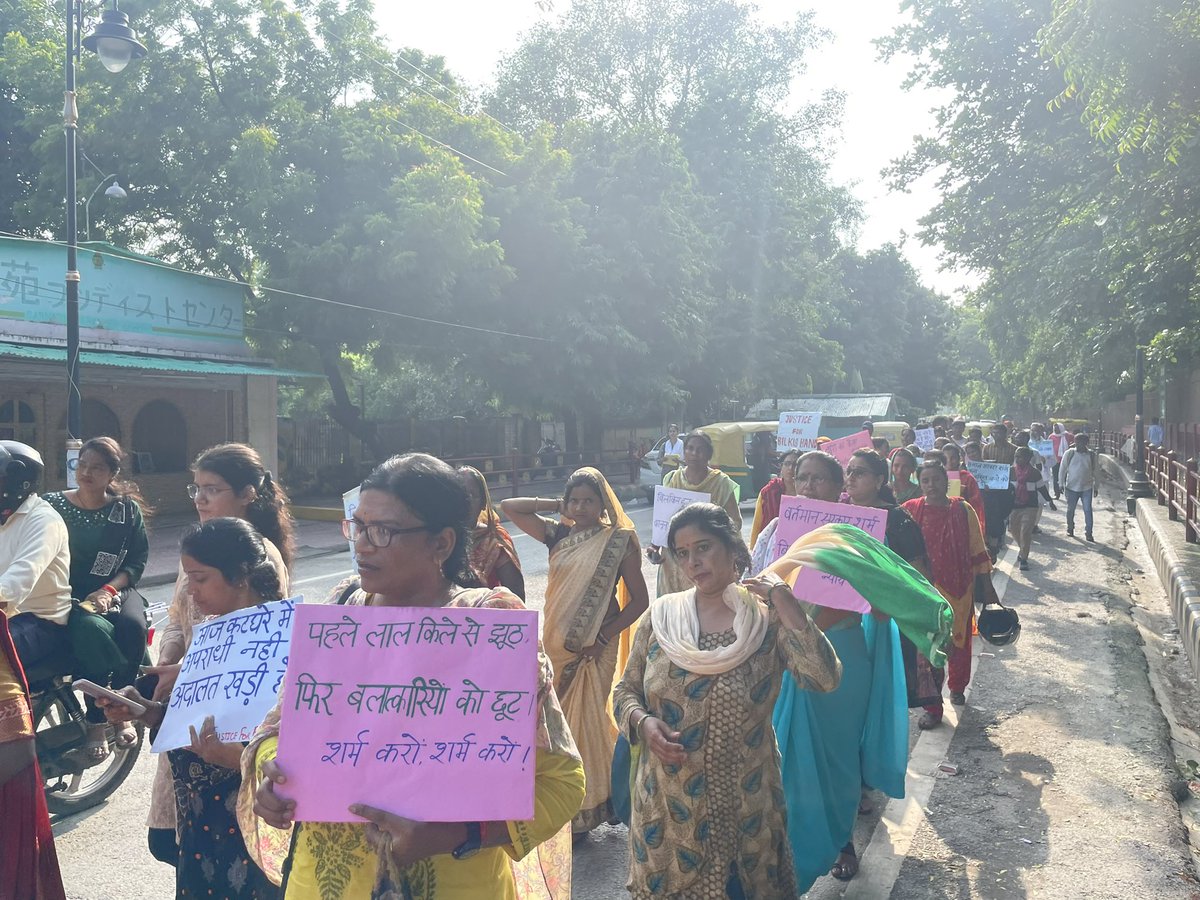 BhuBuzz's tweet photo. बिलक़िस बानो को न्याय की माँग हेतु बनारस के नागरिक समाज ने सारनाथ, बनारस में विरोध मार्च किया 

मार्च में सैकड़ों नागरिक शामिल रहे। 

#JusticeForBilkisBano https://t.co/BRvLyQD1EI
