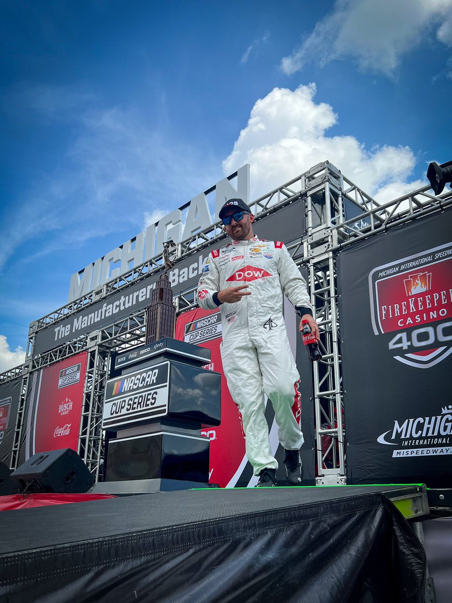 RCRracing's tweet photo. As you watch @austindillon3 the #CokeZeroSugar400, 👀 for the recycle label on @CocaCola products, &amp; remember to recycle &amp; re-enjoy it! Learn how to #CloseTheLoop on a circular economy with tips from @dowsports https://t.co/9VNKacIZfi #DowScienceFriday #CokePartner #ChugForACause https://t.co/L6Cizyy3nx