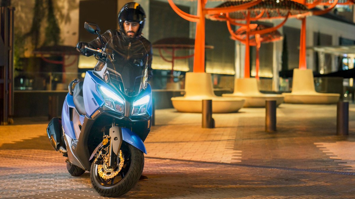 KYMCO_es's tweet photo. La cúpula que trae de serie el nuevo #XTownCT300 se integra de manera natural en el diseño y aumenta el confort, protegiéndote del viento y la lluvia.  ���😎https://t.co/H5N413MeIP https://t.co/gre38ED3p3