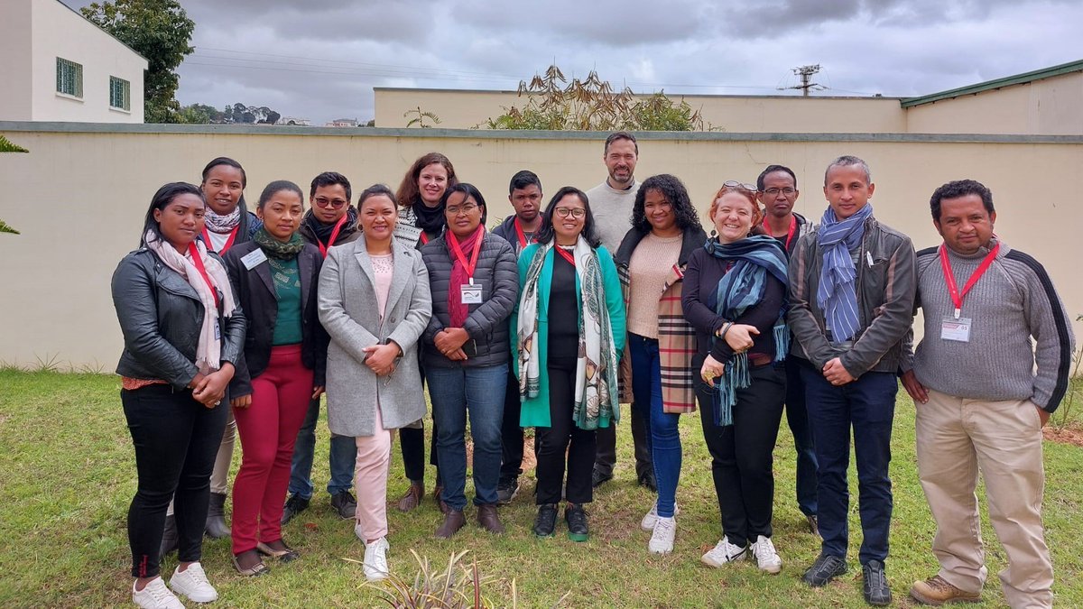 WOCATnet's tweet photo. A WOCAT training on SLM Technologies and Approaches and related global WOCAT Database was held in Antananarivo🇲🇬 for representatives of governments, NGOs & research institutions. This is part of a series of trainings in 7 #ProSoil countries.
@giz_gmbh @CDEunibe @BiovIntCIAT_eng https://t.co/TdY9jPvAz6
