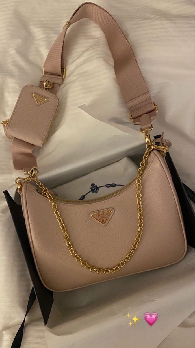 TrishaL752's tweet photo. Love this. #prada #pradashine #luxurygirl #luxurylifestyle https://t.co/GCACYpQQnv