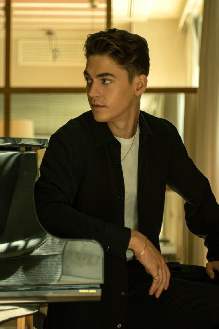 herofthourly's tweet photo. hero fiennes tiffin for madmen magazine 2022 https://t.co/NhRuf9w44s