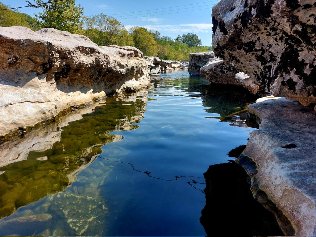 florenttoscano1's tweet photo. Voilà un spot ardechois foule-free !

@mirna69573298 

#chassezac #riviere #ardeche #Cevennes https://t.co/tMLeLPUw0N