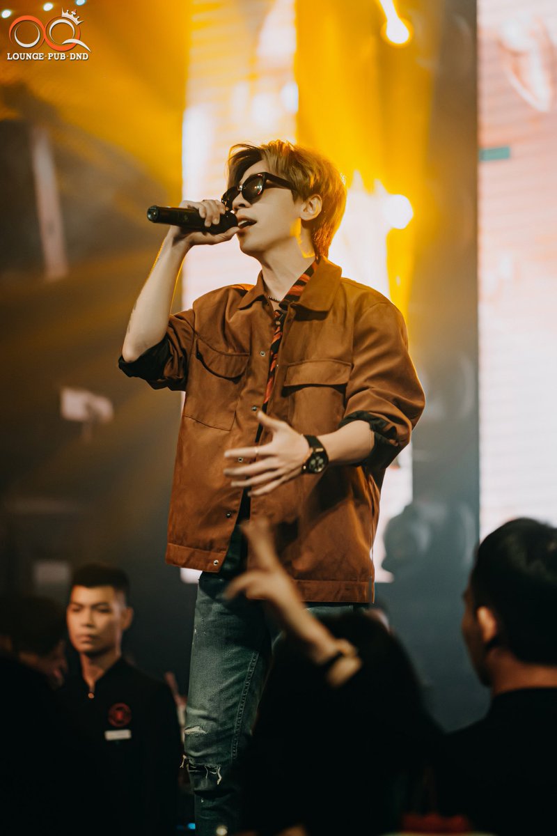 QH_MasterD's tweet photo. 🎤🎤🎤
#QuangHungMasterD #Ad https://t.co/e7VeuztKsn