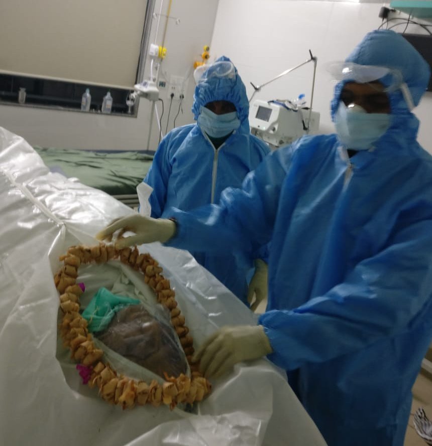 #2800GradePay_Mphw_Fhw <a href="/ArvindKejriwal/">Arvind Kejriwal</a> <a href="/CMOGuj/">CMO Gujarat</a>
<a href="/tv9gujarati/">Tv9 Gujarati</a> <a href="/PMOIndia/">PMO India</a> 
આ પી.પી.ઈ કોઈ પહેરીને કોઈ નેતા નથી આ લાસ ની પાસે ઉભા છે જે આરોગ્ય કર્મચારી છે એમની માંગણી 2800 ગ્રેડ પે બિલકુલ યોગ્ય જ છે અને એમાં ન્યાય સરકારે આપવો જ જોઈએ તો જ ખરા અર્થમાં સંવેદનશીલ સરકાર ગણાશે.