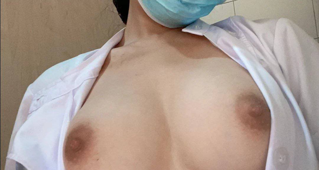 bradley_broad's tweet photo. 嘿嘿，没人看见 #护士 #约炮 #反差 https://t.co/UXTxrp2n8h