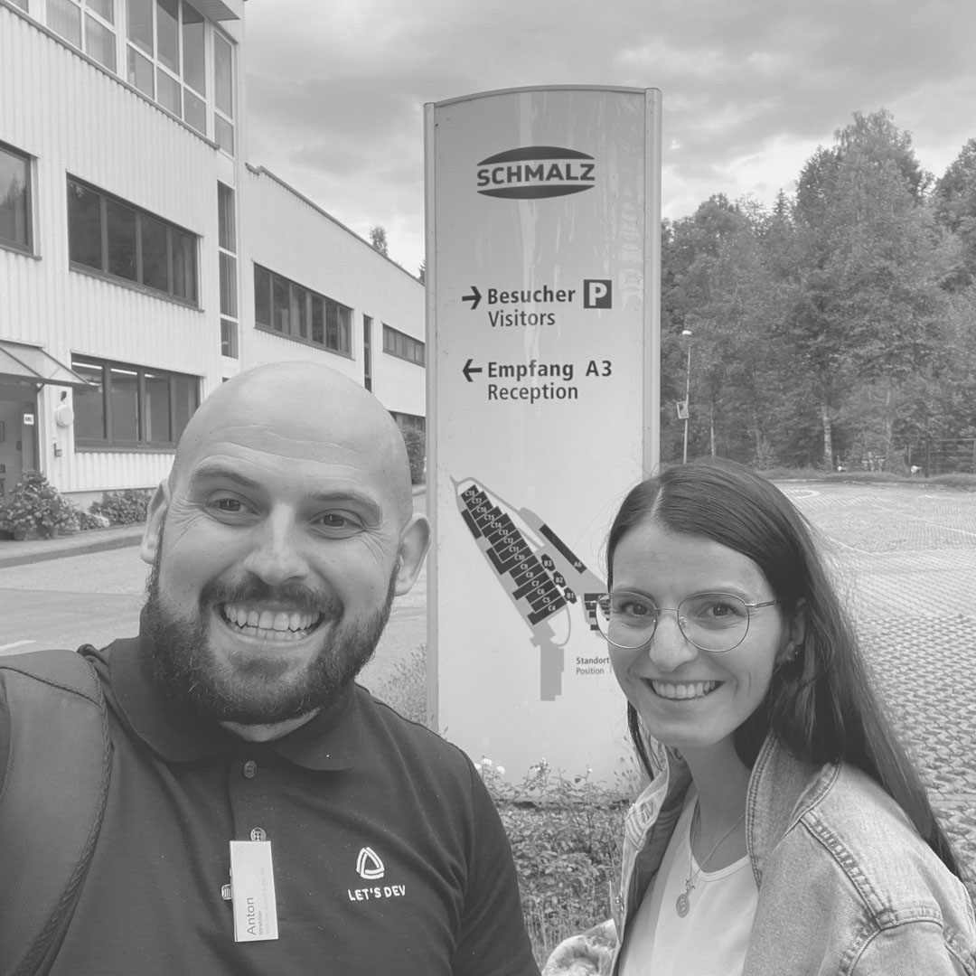 letsdev's tweet photo. #Wasserstoff für die #Zukunft: Neuigkeiten zum Projekt FertiRob 👨‍🔬👩‍🔬

Das Konsortium „FertiRob“ hat in den Räumlichkeiten der Firma @Schmalz_DE getagt.

Auf der Agenda standen u. a. Workshops, die Erarbeitung von Konzepten sowie Lösungsansätzen uvm.

Mehr: https://t.co/Akq1FELmES https://t.co/gGn8R24SUZ