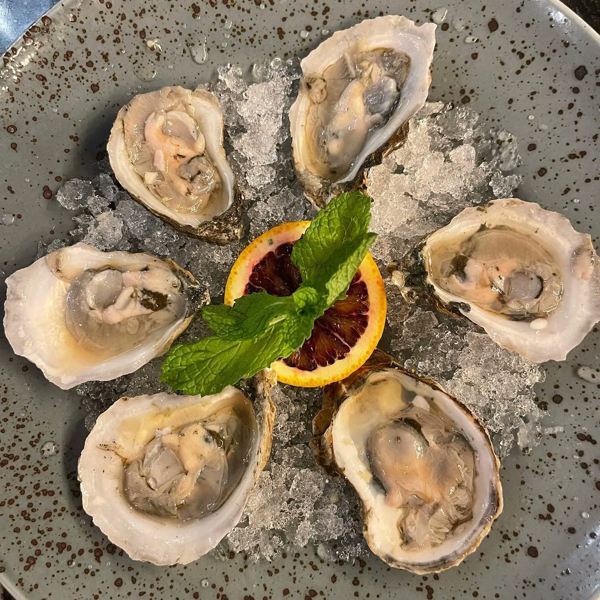 HotelSaranac's tweet photo. Hungry? Experience our newly expanded menu at the Great Hall Bar. Our new dishes are best paired with #livemusic—tune in TONIGHT at 8pm for the FINAL performance of this year's Downtown Music Series 🎸 

https://t.co/pslv6myQt2 #foodieswelcome https://t.co/TmsuQT3MaK