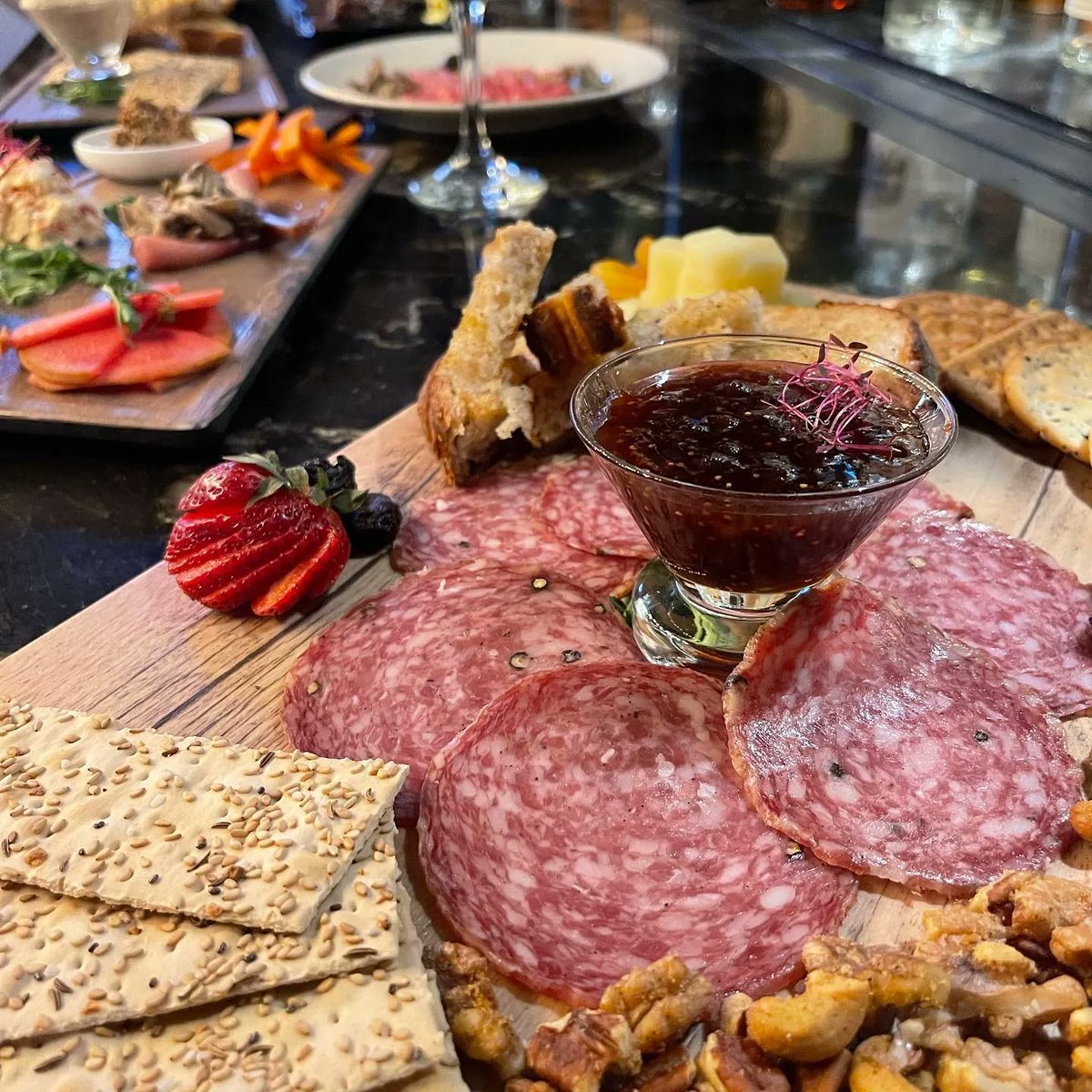 HotelSaranac's tweet photo. Hungry? Experience our newly expanded menu at the Great Hall Bar. Our new dishes are best paired with #livemusic—tune in TONIGHT at 8pm for the FINAL performance of this year's Downtown Music Series 🎸 

https://t.co/pslv6myQt2 #foodieswelcome https://t.co/TmsuQT3MaK