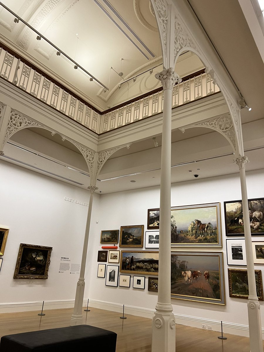 stepphaniejordn's tweet photo. the auckland art gallery was much more beautiful than i had expected🧡🦊 https://t.co/dz7jKmFaoa