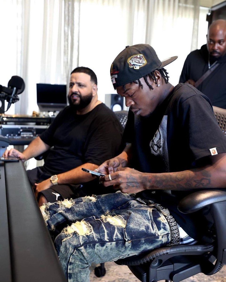 ReggaeNft's tweet image. That verse from #Skillibeng was no joke #DJKhaled 🔥🔥🔥🔥🔥 #GodDid djkhaled.lnk.to/GODDID