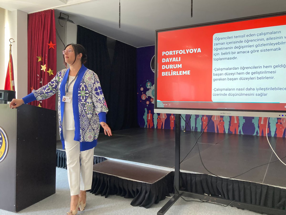 TED Isparta Koleji'nde öğrencilerin üst düzey zihinsel becerilerini geliştirmeye yönelik ölçme değerlendirme yaklaşımları uygulanacak!

Lise Müdür Yardımcısı Gülin Özkan, Mesleki Gelişim Programı kapsamında öğretmenlerimize Ölçme ve Değerlendirmede Yeni Yaklaşımlar sunumu yaptı.