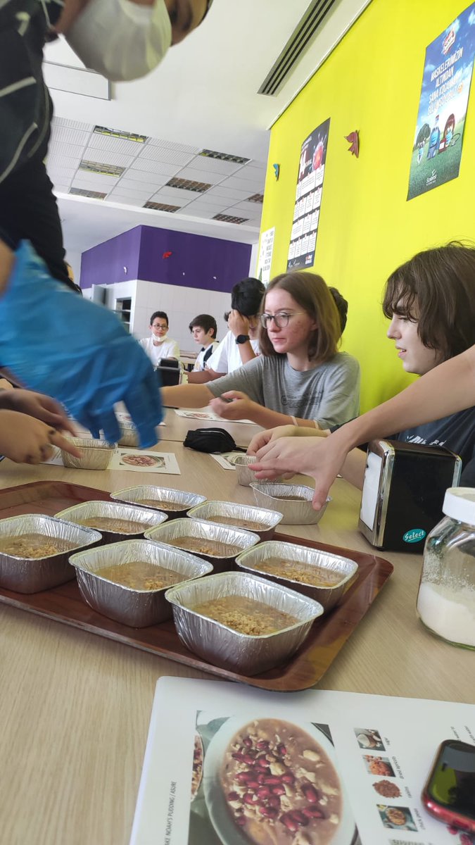 Yabancı Dil Destek Programımızda Aşure Etkinliği 

Lisemize yeni gelen öğrencilerimize uygulamış olduğumuz Yabancı Dil destek programımızda bu hafta öğrencilerimiz İngilizce dersinde mutfağa girdiler.