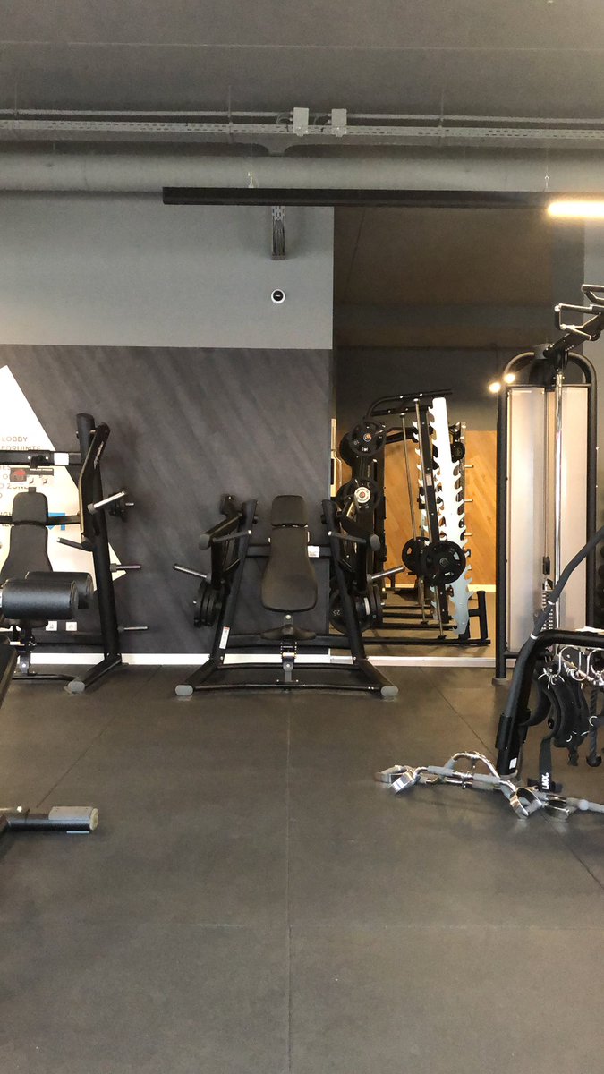 R6TeamSix's tweet photo. Cam trigger in the gym https://t.co/8O4nDukUwO
