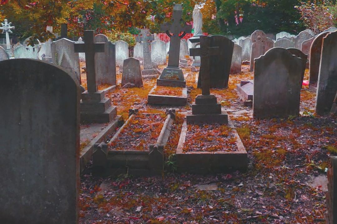 Monthofthedead's tweet photo. Saint John-at-Hampstead has the finest Georgian churchyards in London with (dead) residents including artist John Constable, inventor of the marine chronometer John Harrison + satirist Peter Cook. Join @RogerBowdler on a one-off #tombwithaview tour @ #londonmonthofthedead https://t.co/8Gj4841QDw