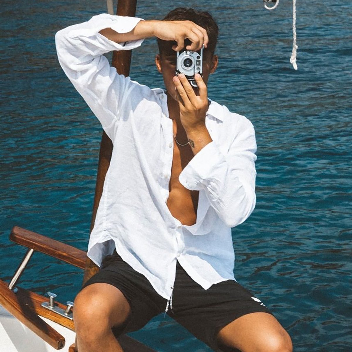 PepeJeansIndia's tweet photo. Make every moment click-worthy in our trendy #AW22 garments! 📸
#PepeJeansIndia #PepeJeans #PepeIsOn #NewCollection #AutumnWinter #ShopOnline #ShopNow #Exclusive #Jeans #Denim #Vacation #Travel #MensFashion #Menswear #Style #Cool #Trendy #OOTD #Fashion #Denim https://t.co/aTSUz9wA3M