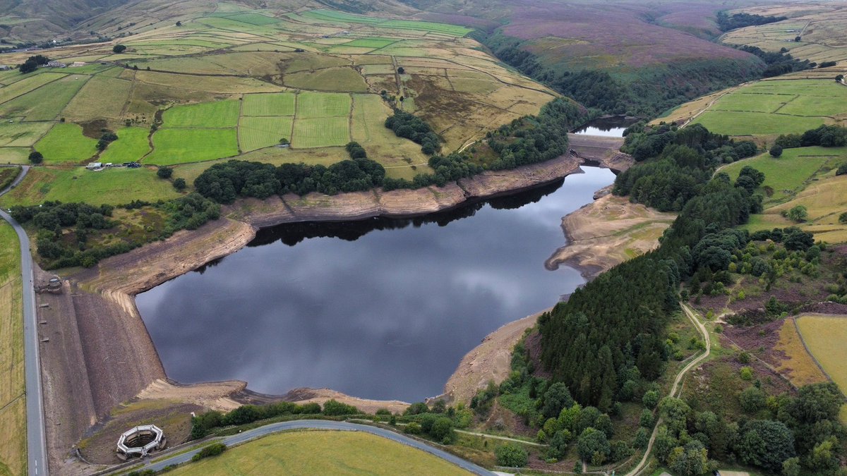 Taken this afternoon…
Digley Reservoir, above Holmfirth 
<a href="/YorkshireWater/">Yorkshire Water 💧</a> <a href="/Hudsonweather/">Paul Hudson</a> #hosepipeBan #YORKSHIRE #holmfirth