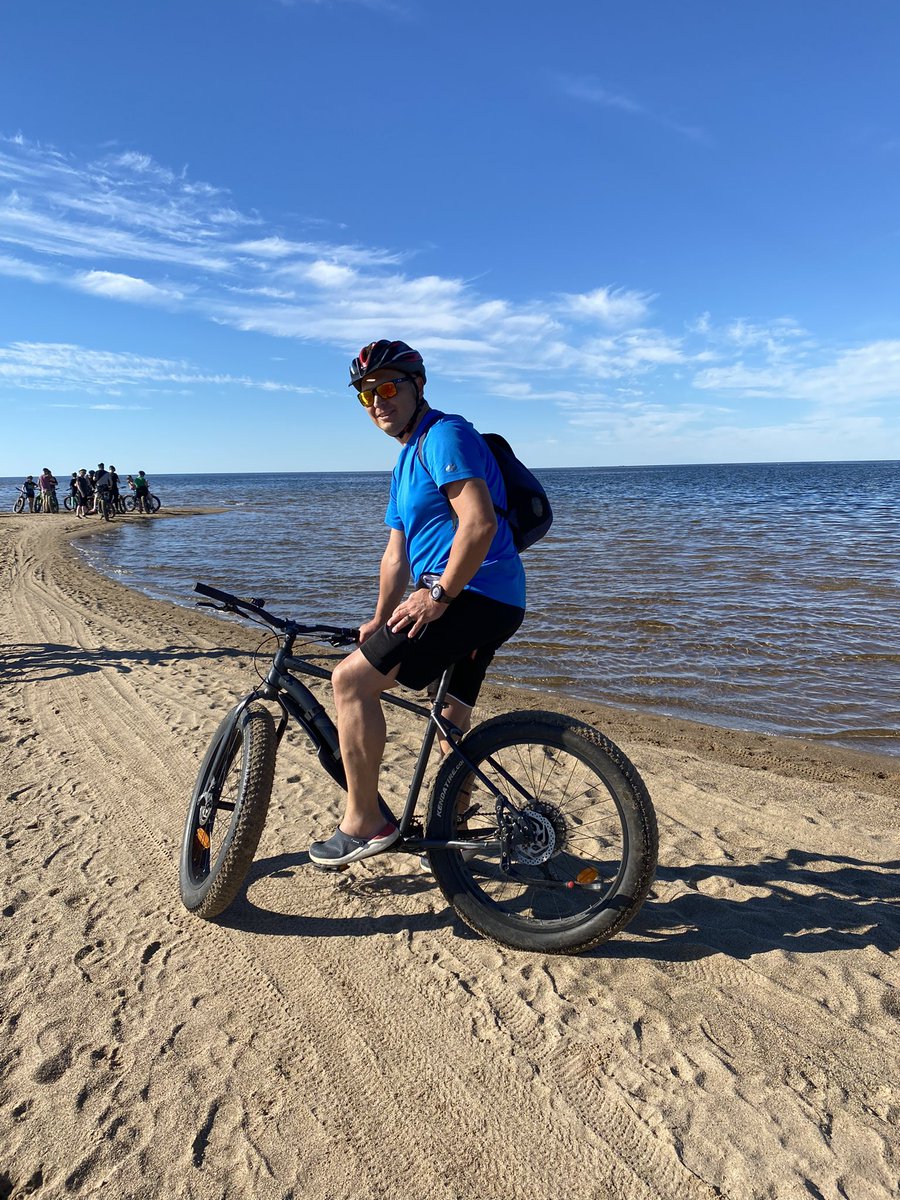 TommiHurri's tweet photo. #OpusLex päivät jatkuvat @TSaranpaa ’n luentojen jälkeen ns. vapaammalla ohjelmalla @Kalajoki hiekkasärkillä☀️#venetsialaiset https://t.co/PF1DBOU1VG
