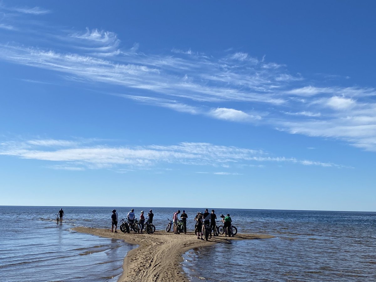 TommiHurri's tweet photo. #OpusLex päivät jatkuvat @TSaranpaa ’n luentojen jälkeen ns. vapaammalla ohjelmalla @Kalajoki hiekkasärkillä☀️#venetsialaiset https://t.co/PF1DBOU1VG