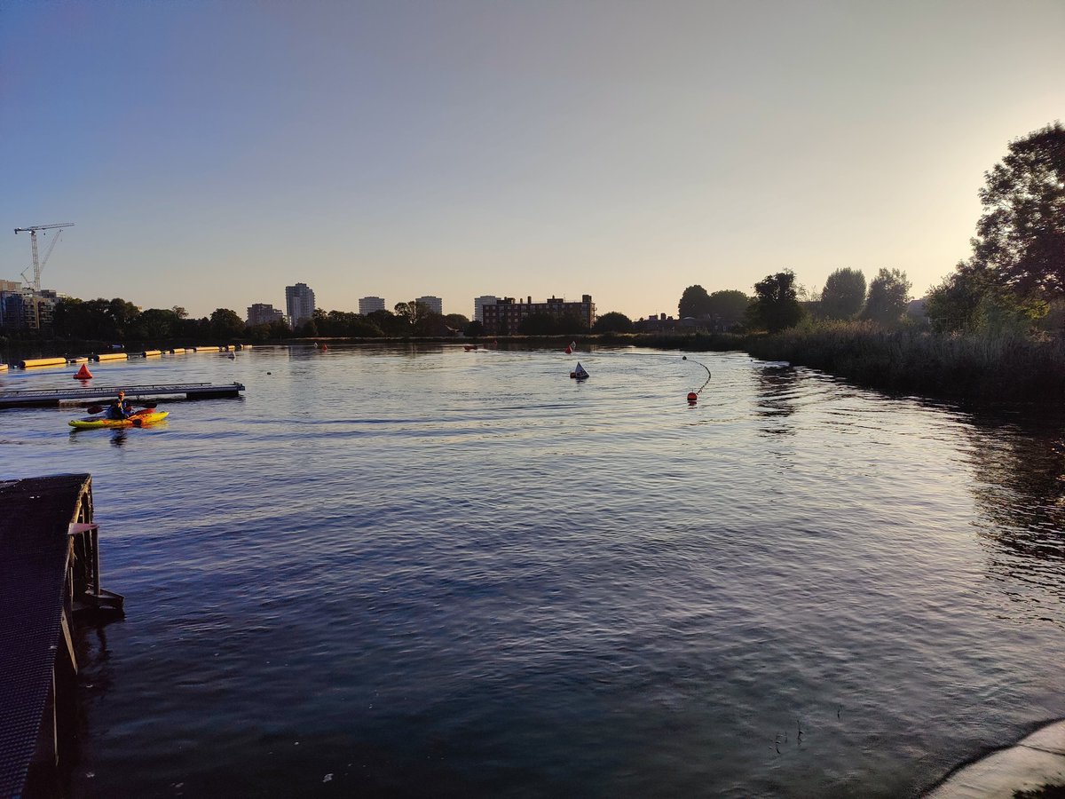 MatKillward's tweet photo. #LatePost for #EarlyRisersClub with another Friday 7am swim @WestReservoir π #NursesActive #WeActiveChallenge #FatGirlGettingFit https://t.co/bfTSCxIPu7