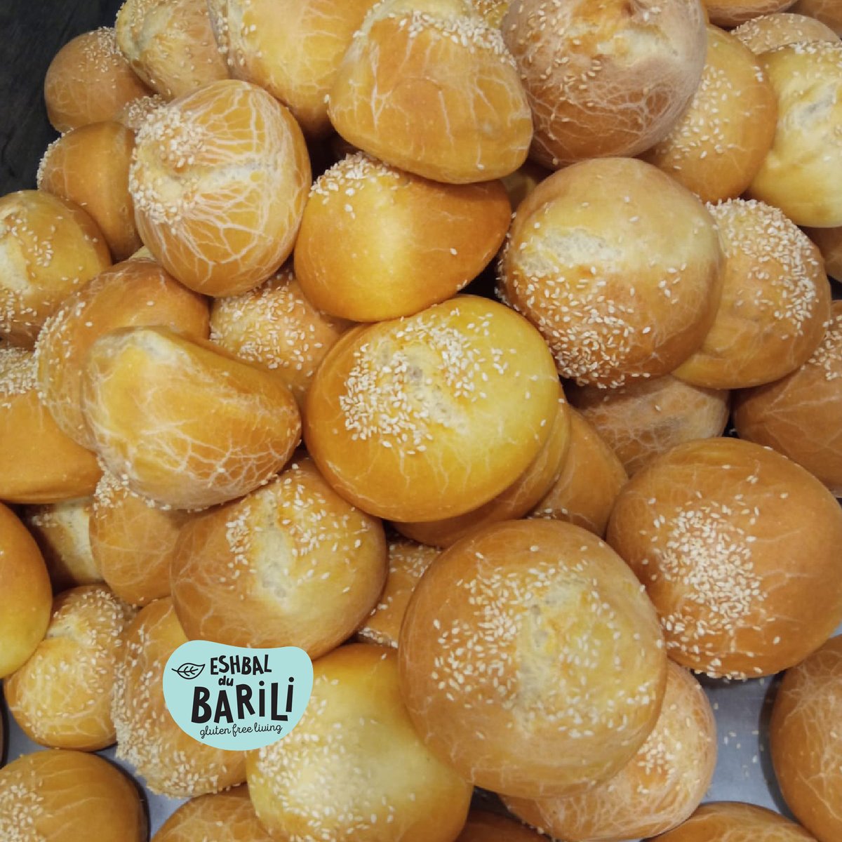 ¿Estás ahí?

Tus aromas me transportan, Obrador de Eshbal du Barili.

Alquimia de las formas, de los olores y colores.

Panes para hamburguesa recién creados con el sello del artesano.

#barilialimentos #barilisingluten