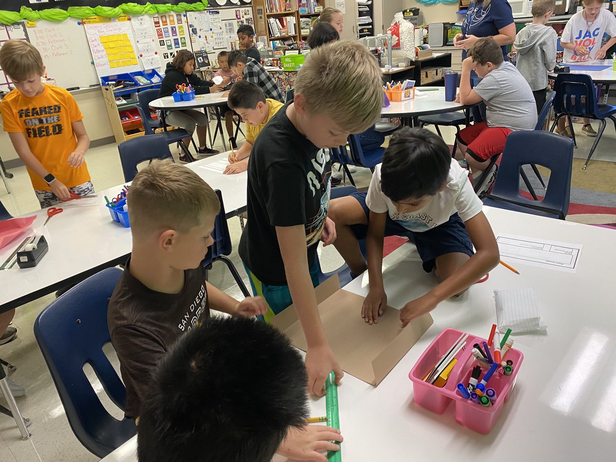 EmmettMichele's tweet photo. Designing Dolphins 4th grade- design a box challenge. Which holds the most packing peanuts? #lisdgt @Donald_ES #donaldstem @LisaCsScience https://t.co/Tgabietddk