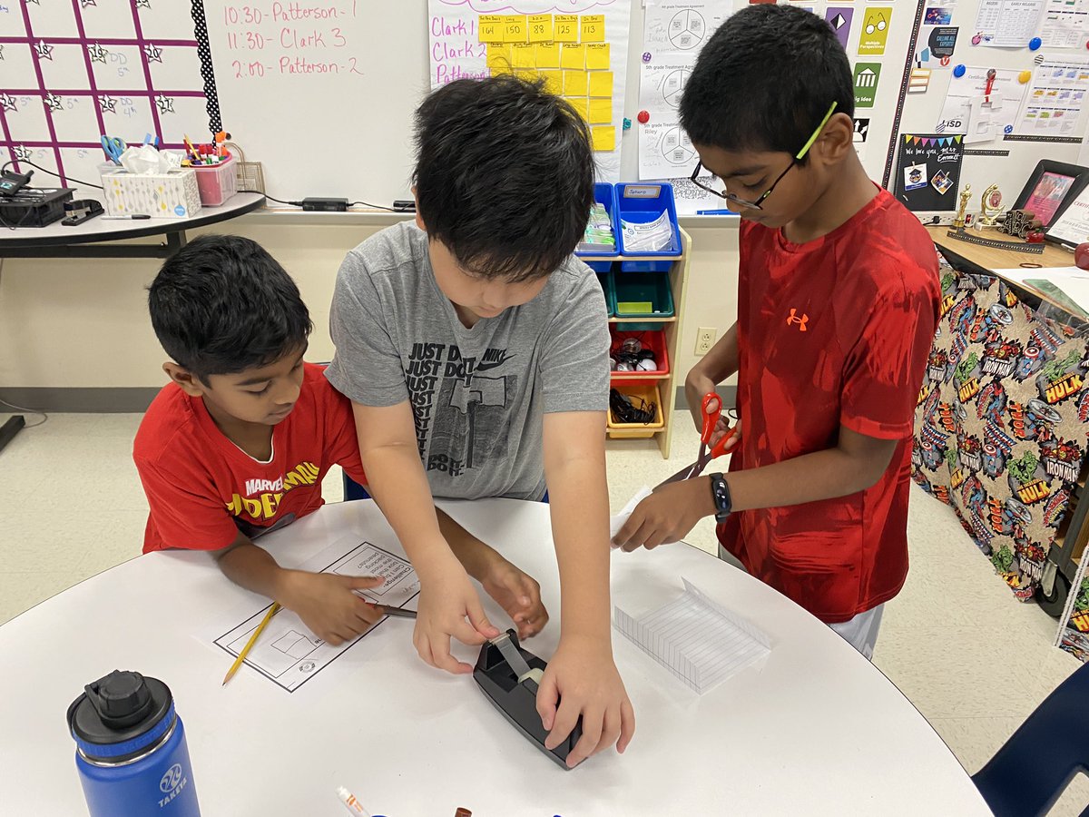 EmmettMichele's tweet photo. Designing Dolphins 4th grade- design a box challenge. Which holds the most packing peanuts? #lisdgt @Donald_ES #donaldstem @LisaCsScience https://t.co/Tgabietddk