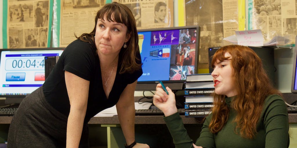 deansforimpact's tweet photo. Instructional coaches play an integral role in supporting the growth and confidence of new teachers. In this @edsurge piece, DFI's Jim Heal &amp; Amber Willis explore how #learningscience supports high-quality coaching. https://t.co/eOGhzAjo5M https://t.co/6oiTYfCufY