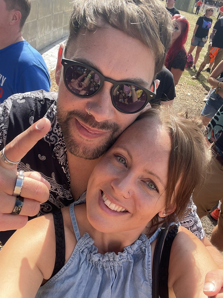 Vikiewoods's tweet photo. #NoMusicOnADeadPlanet  #readingfestival https://t.co/NfmneLWuLS