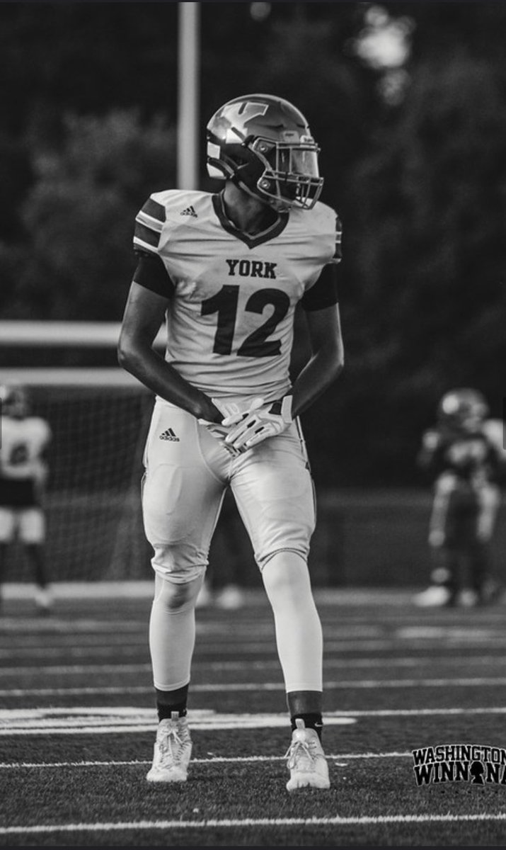 OmarionNewson's tweet photo. 24 hours til kick off… senior szn🏈 https://t.co/lFQN68y4As