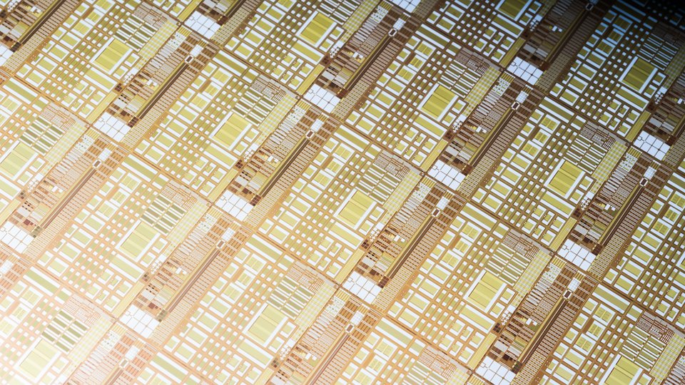 🤓We've got many #SiPhotMPWupdates to share this week

👨‍💼We are starting data review and merge for 𝐄𝐏𝟗𝟎𝟎𝟒

🏗️𝐄𝐏𝟖𝟒𝟕𝟏 is at thinning before RDL

📢A HEADS-UP #𝗚𝗮𝗡-𝗜𝗖 𝟔𝟓𝟎𝐕 #MPW run starting on 𝟏𝟗𝐭𝐡 𝐎𝐜𝐭𝐨𝐛𝐞𝐫. More info on: bit.ly/3PMJIrj