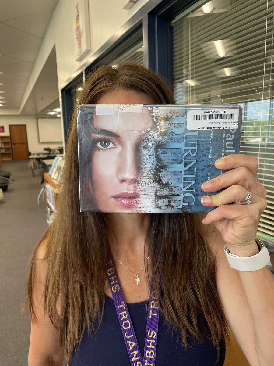 tbhslibrary's tweet photo. Happy first Bookface Friday of the year!! We have been so happy to see everyone again! Today’s novel is Burning Blue by Paul Griffin. #bookface #bookfacefriday #library https://t.co/KE4T4Za4Qd
