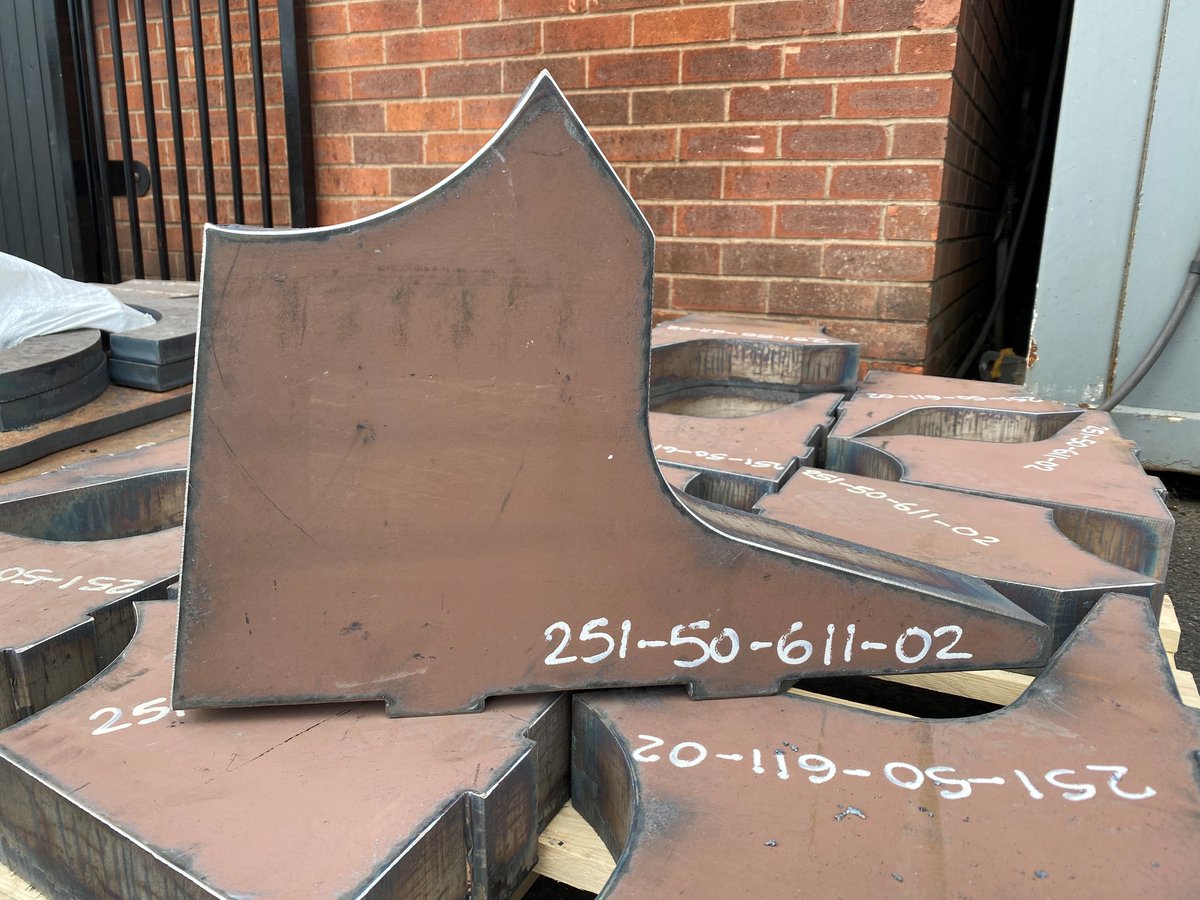 70mm thick profiles cut from Hardox 450 material on the Flame machine this week! 

#hardox #flame #ukmanufacturing #engineering #70mm