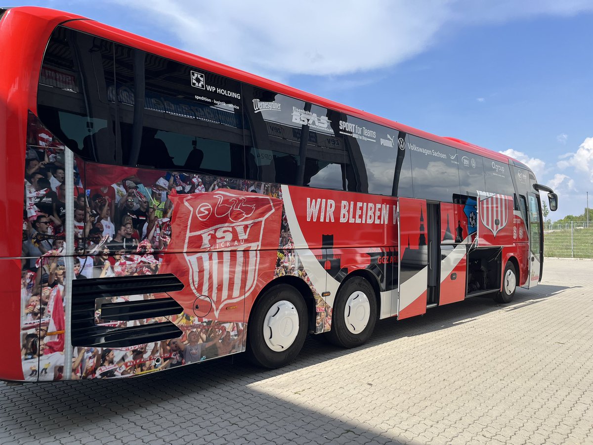 FSVZwickau's tweet photo. Wir sind startklar für die Reise nach #Paderborn 🔜 #SCVFSV @SCVerl 🚌💨 https://t.co/RvJyP9A7xL