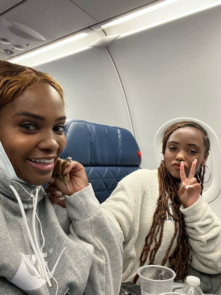 Dr_Heavenly's tweet photo. And we are off!! Always learning always growing!! I’m training my baby to be a boss!! #Senior #MakeUpLineComingSoon #AKCosmetics #HeavenlyBeauty #married2med #TeamDaddy https://t.co/HBIMn4lzVV