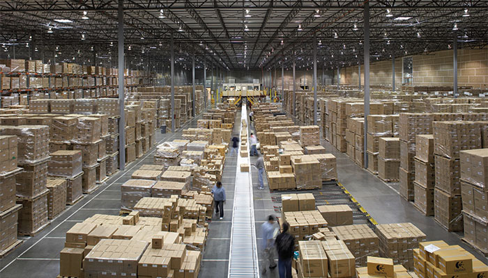 How can the decline of Asia-US container spot rates be accelerating if ships are still full &amp; ocean capacity is static? US retail importers are in less of a hurry to receive more cargo at clogged warehouses. You heard it first at <a href="/JOC_Updates/">JOC</a> shar.es/afsO47