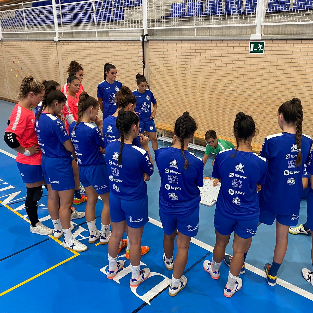 🎙️ <a href="/AliMCampillo/">Alicia Morell</a> en #OndaDeportivaMurcia:

🙌 "Debemos tener los pies en el suelo y mantener la categoría, porque la mayoría de conjuntos que ascienden a Primera vuelven a descender de forma consecutiva".

🔊 ondacero.es/emisoras/murci…