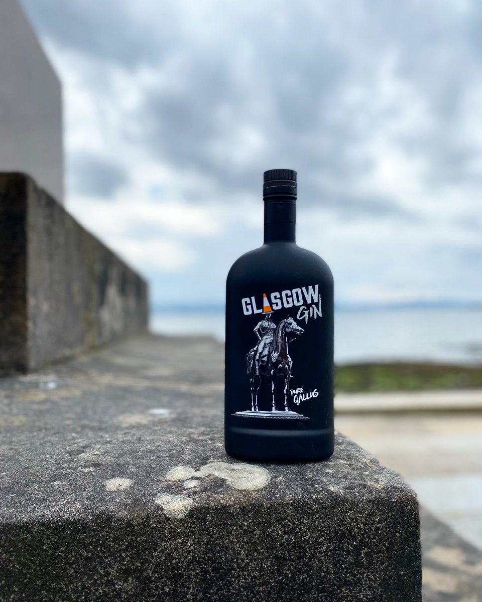 D R E I CH 🌧
But don’t worry, Glasgow Gin is here for all you FriYAY needs 🍸