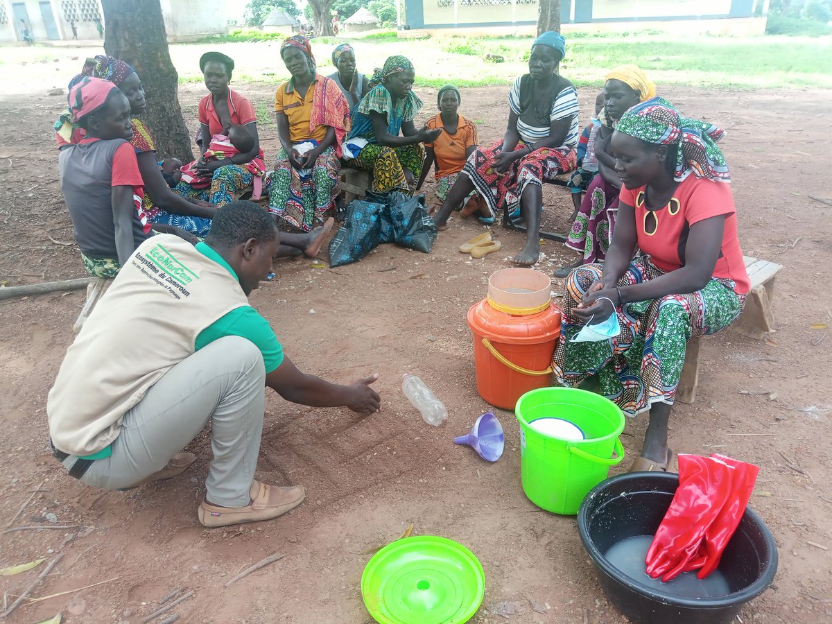 Action to promote agroecology for the restoration of degraded ecosystems in North Cameroon.
Practical biopesticide manufacturing session with rural women living near Benoué National Park🌳. <a href="/UEauCameroun/">L'UE au Cameroun et pour la Guinée équatoriale</a>
<a href="/Forest4dev/">FODER</a> <a href="/PNUDCameroun/">PNUD Cameroun</a> 
<a href="/AmbJaponCMR/">Ambassade du Japon au Cameroun 在カメルーン日本国大使館</a> @RegreenAfrica