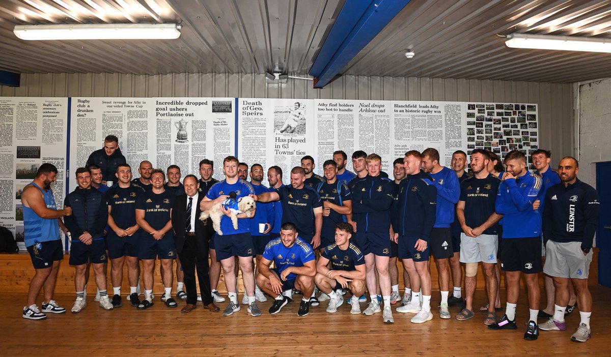 leinsterrugby's tweet photo. 🐶 | Home is where the... family dog is!

Marty's dog, Mia, was a popular guest at this morning's open session in his home club, @AthyRFC! Leinster jersey and all! 🔵

#LeinsterRugby #12CountyTour https://t.co/QbksQjTZ0k