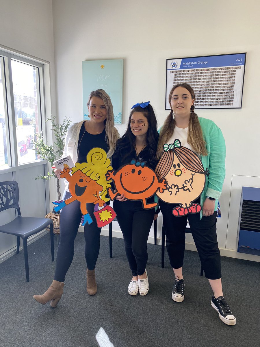SallyElAzzi's tweet photo. It’s been a fun week of events at MGPS! 📚🌈 #bookweek2022 #colourfunrun #CELebrateMGPS https://t.co/PfP3QXvn48