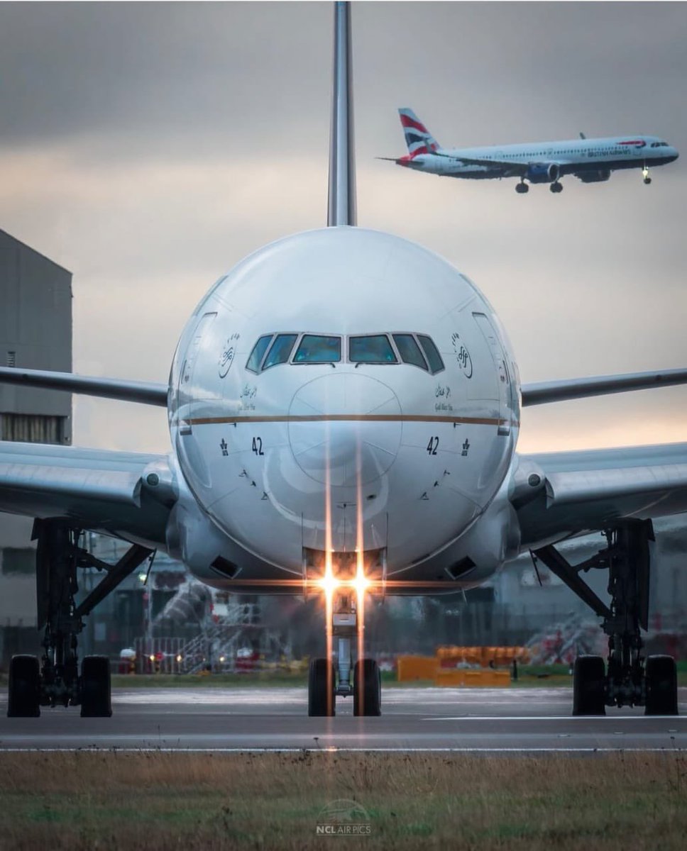 Aviationwg_en's tweet photo. Magnificent b777 for @Saudi_Airlines taxiing at London Heathrow Airport 😍✈️

#Airplane #airport #taxiing #Heathrow #aviation #AvGeek https://t.co/ZSsDSA4sZk