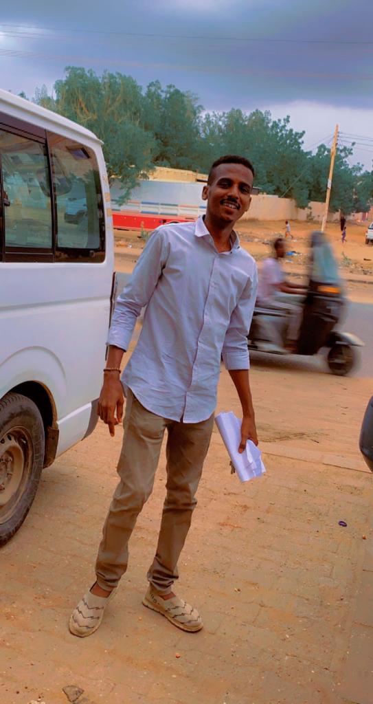 - الو وينك؟ 
- مستني المواصلات
- استعجل
- تمام ح استنى بسرعه 🌝💔