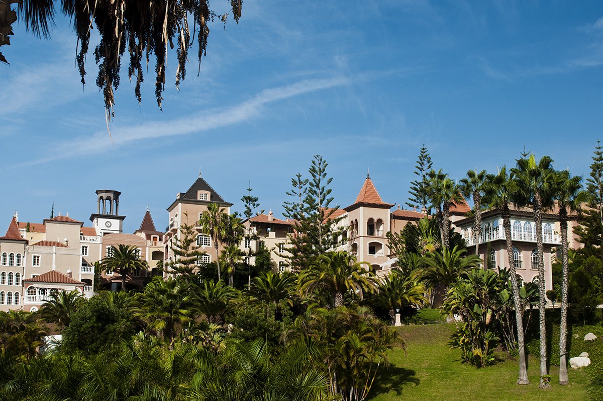 BahiadelDuque's tweet photo. An Eden to lose yourself. 

With over 63.000sqm of lush tropical and subtropical vegetation, the gardens of Bahía del Duque create a natural paradise, which has in turn created a bio-climate of its own with more than 300 different species. https://t.co/jX6fINh2OU